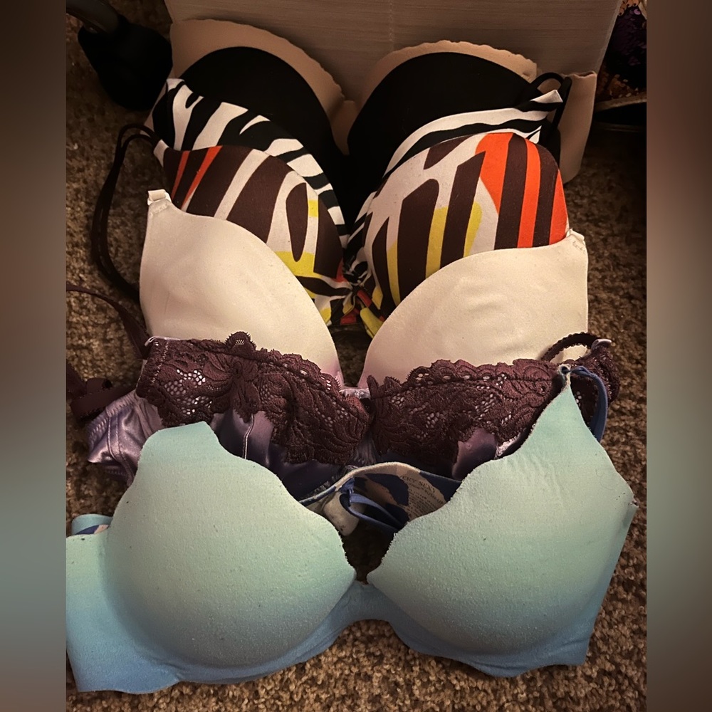 7 in total size 36A push-up underwire bras
Two strapless